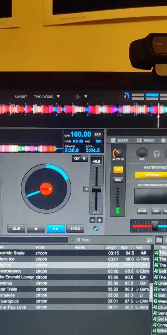 Video of song playing in VirtualDJ software with beats being registered in plugin.